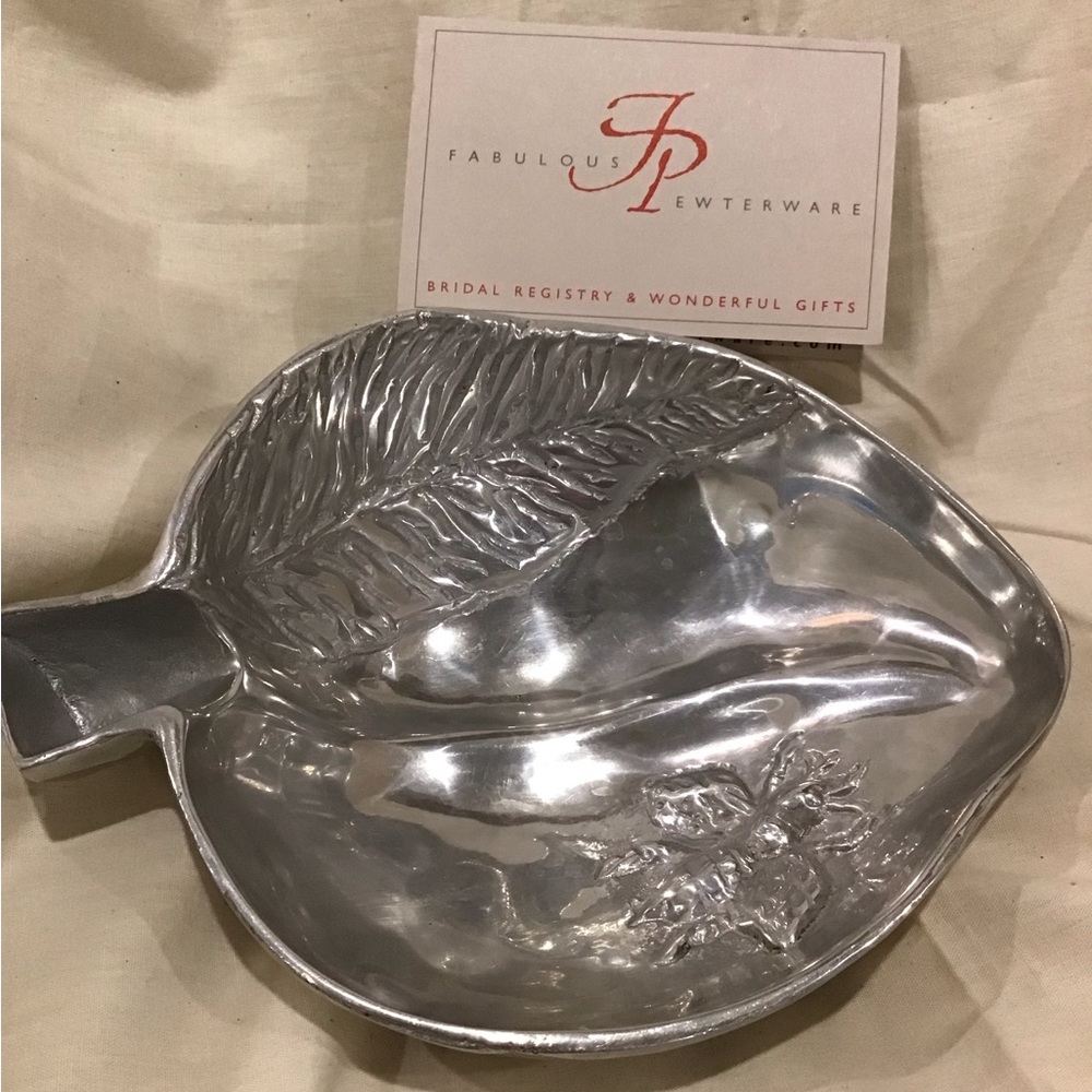 Beautiful Bowl with Leaf and Bee